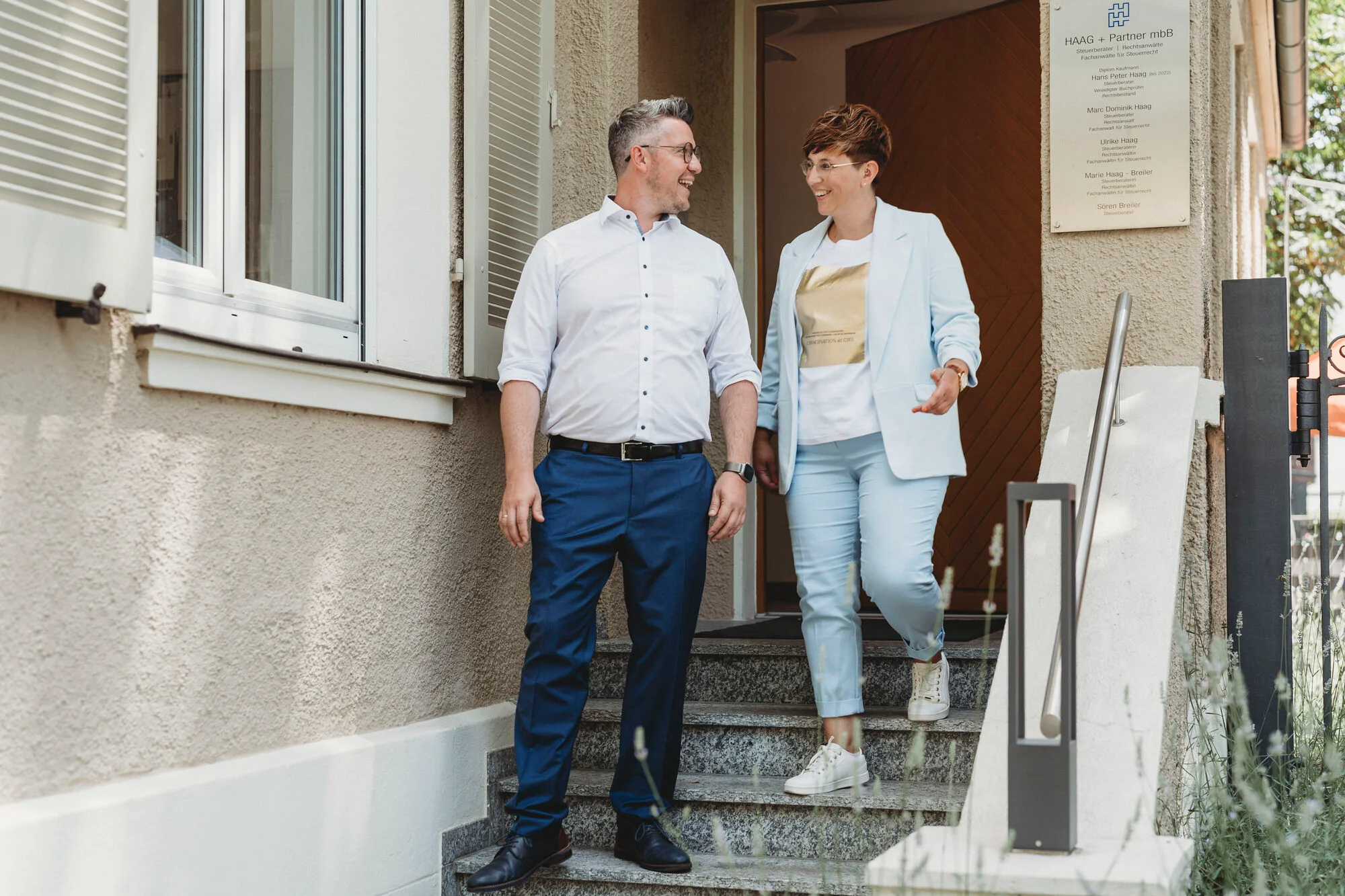 Mitglieder der Kanzleileitung von Haag + Partner am Eingang