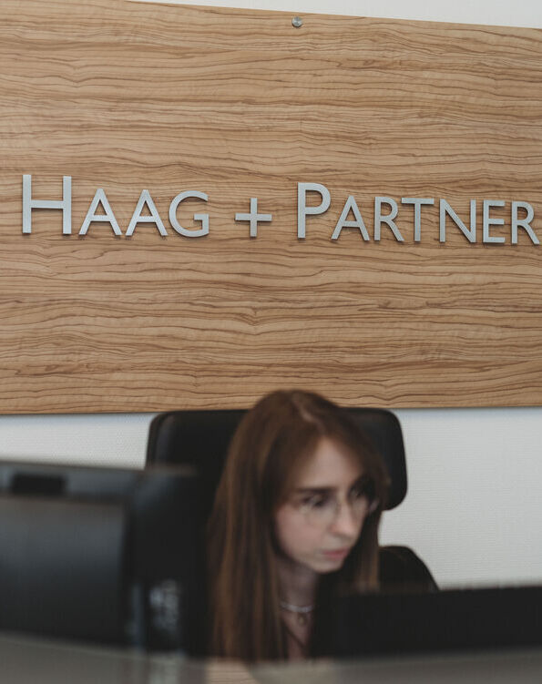 Personen arbeiten gemeinsam